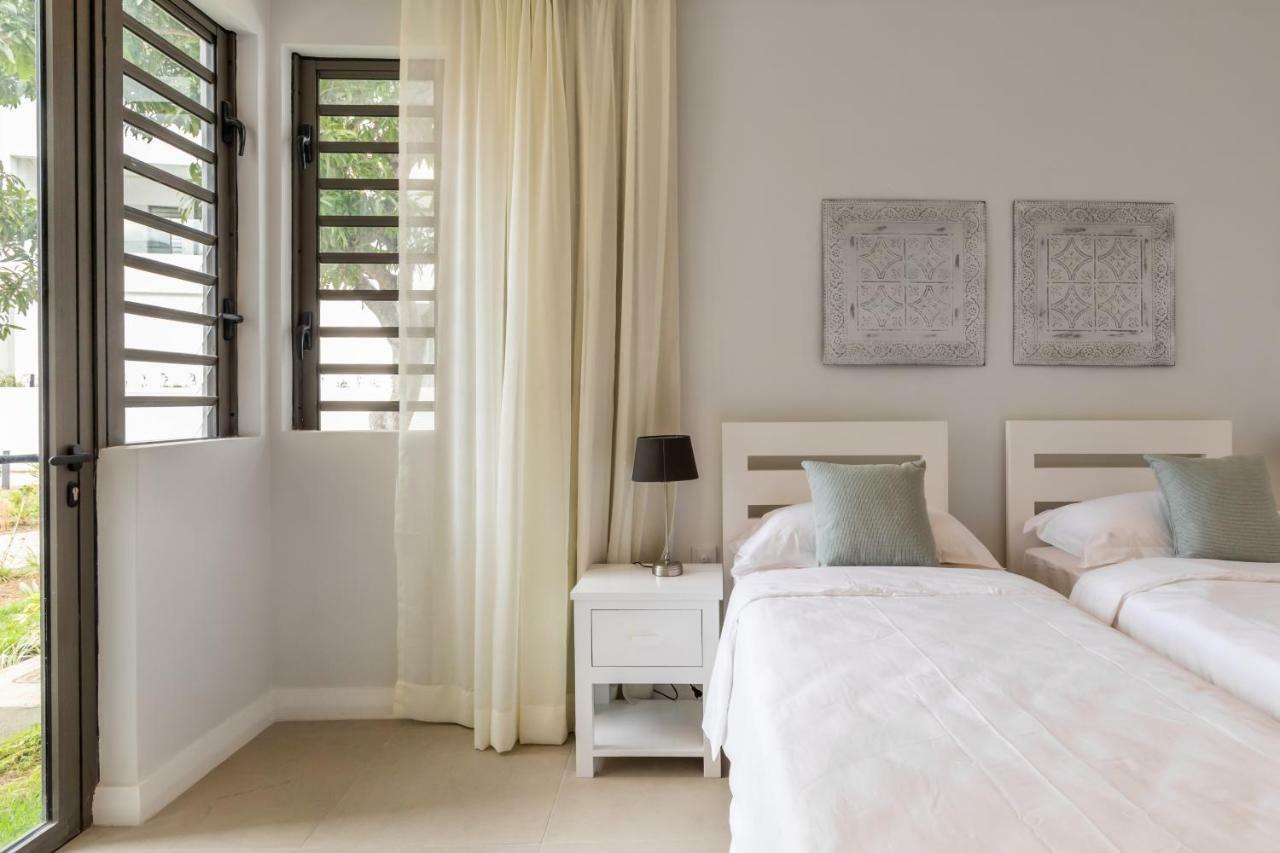 Caplage - Beachfront Ground Floor Apartment In Tamarin Esterno foto